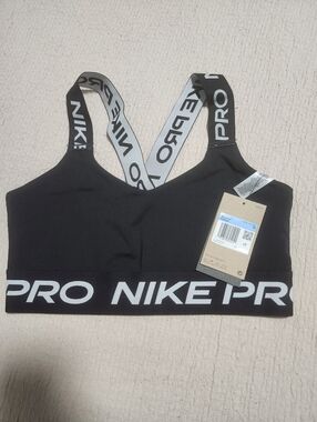 NWT NIKE SPORTS BRA